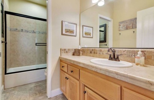 Shandon Other | Amazing Retreat in Vineyard Estate