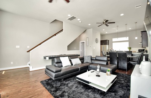 East Downtown Houston House | 🌟Amazing Rooftop🌟Downtown Skyline Views🌃Sleeps 15🛏️