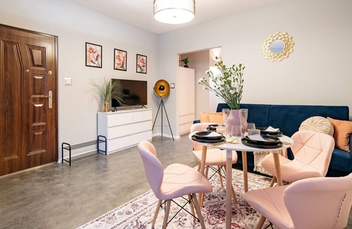 Wesoła Zachod Apartment | Amazing stay in noble historical townhouse located by Main Square