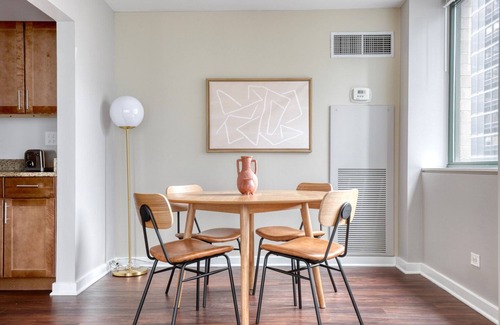 Streeterville Apartment | Amazing Streeterville 2BR w/Gym & Pool, Ohio St beach, by Blueground