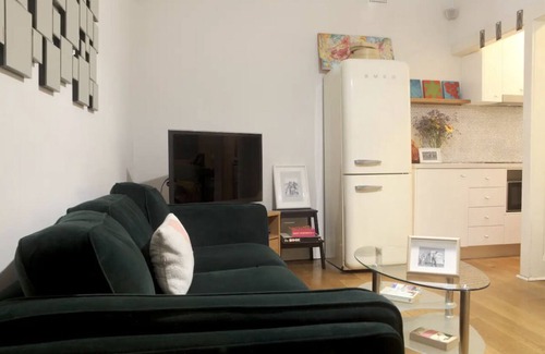 Elizabeth Bay Apartment | AMAZING STUDIO, in URBAN OASIS. Close to City,transport,Bays,the Harbour & cafes