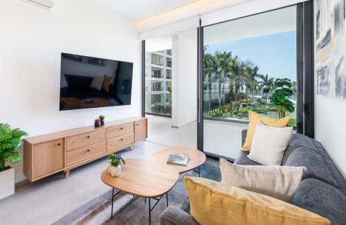 Flamingos Apartment | Amazing &Totally New! Aria Ocean Condo 306 by Kivoya