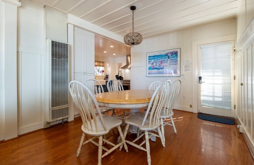 Eastside Santa Cruz Cottage | Amazing Twin Lakes Beach Views