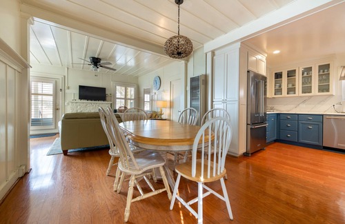 Eastside Santa Cruz Cottage | Amazing Twin Lakes Beach Views