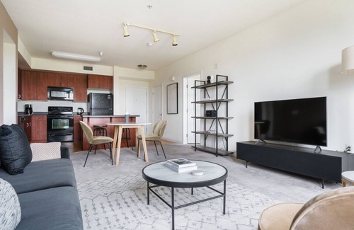 Union City Apartment | Amazing Union City 2BR w/Pool & Spa, nr BART, by Blueground
