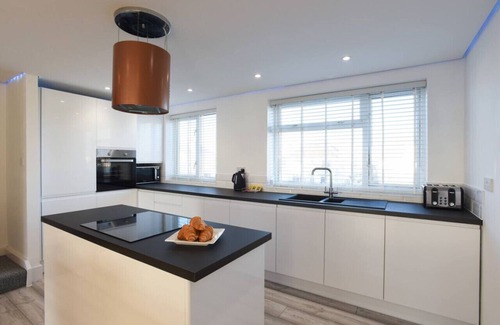 South Hayling House | Amazing View | Beachfront 3BR | 5Beds | 7 Guest