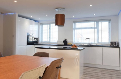 South Hayling House | Amazing View | Beachfront 3BR | 5Beds | 7 Guest