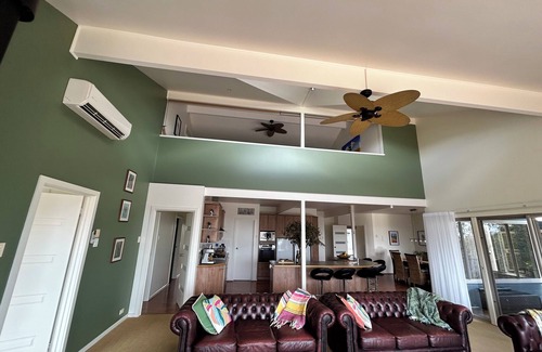 Inglewood House | Amazing Views at Three Hills Unique SA Bush Home