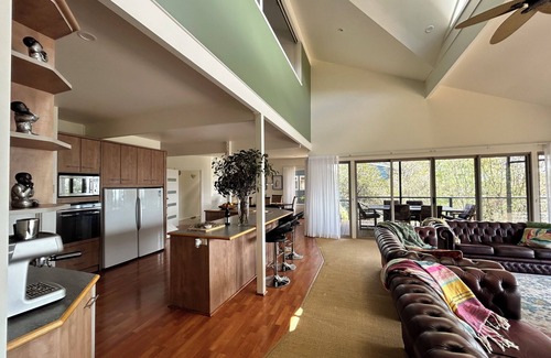 Inglewood House | Amazing Views at Three Hills Unique SA Bush Home