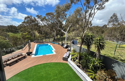 Inglewood House | Amazing Views at Three Hills Unique SA Bush Home