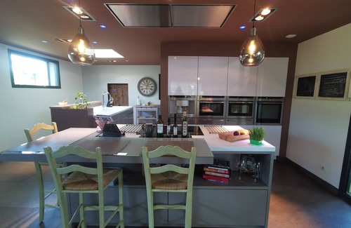 Lalbenque Villa | Amazing Villa with show kitchen, Pool & Lake - Cahors