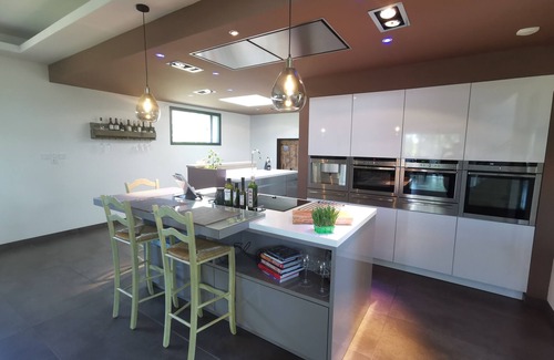 Lalbenque Villa | Amazing Villa with show kitchen, Pool & Lake - Cahors