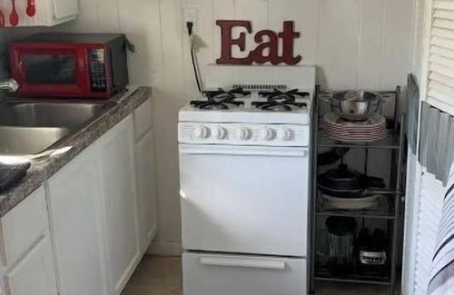 Bowling Green House | Amazingly Convenient Campus Guesthouse. So close to downtown and campus!