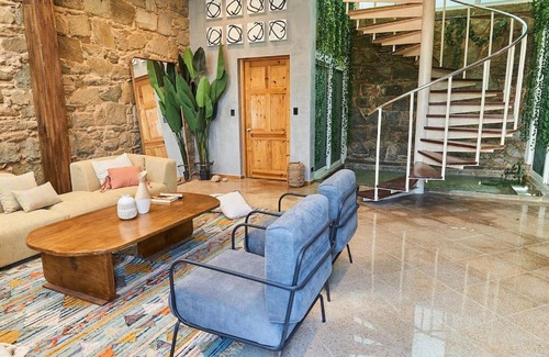 Casco Viejo Apartment | AmazINN Places private Splash Pool and relaxing Sound of Sea