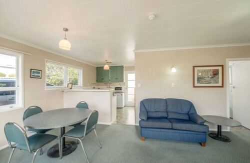 New Plymouth Hotel | Amber Court Motel