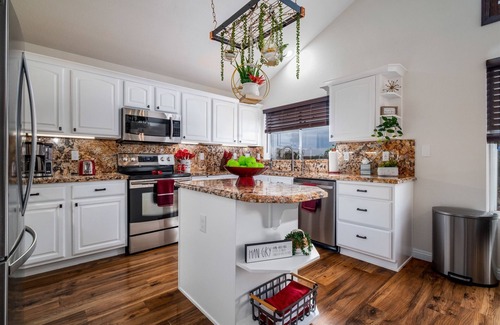 Gilbert House | Amenities Galore! Heated Pool, Play Structure, Putting Green