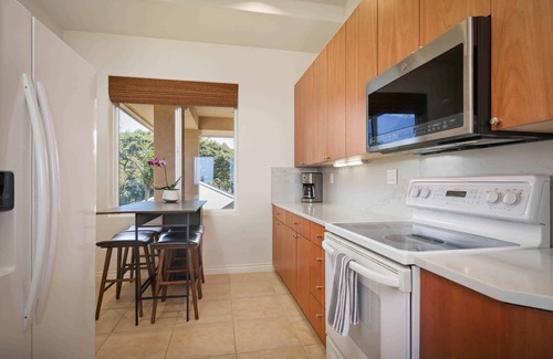 Kamuela Condo | Amenity Centric Contemporary Top Floor Condo