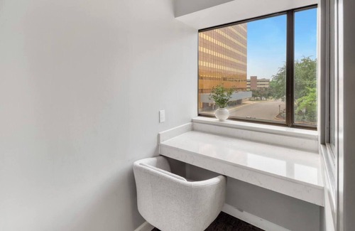 South Loop Apartment | Amenity Rich Double Queen Suite
