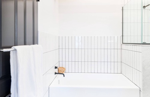 Greenport Hotel | American Beech - Deluxe King Suite 14