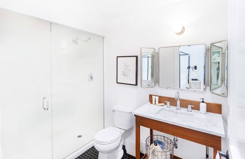 Greenport Hotel | American Beech in Greenport - Deluxe King 4