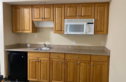 Peosta Hotel | American Inn and Suites