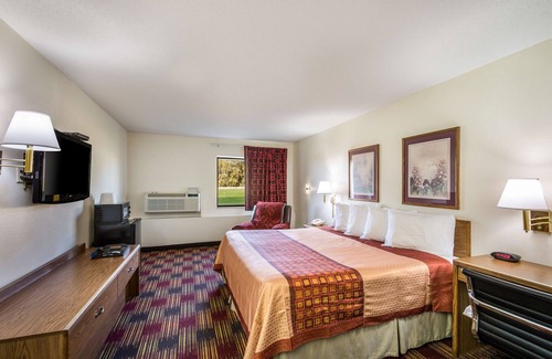 Harrisonville Hotel | Americas Best Value Inn & Suites Harrisonville