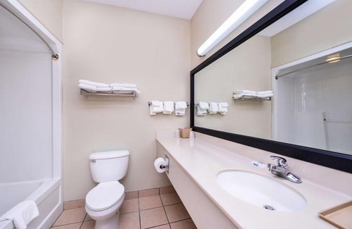 Wiggins Hotel | Americas Best Value Inn Wiggins