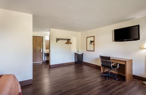 Harrisonville Hotel | Americas Best Value Inn & Suites Harrisonville