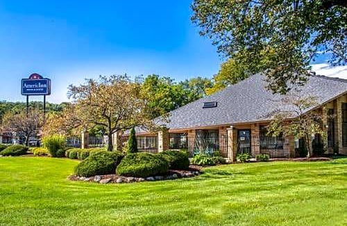 Delafield Hotel | AmericInn by Wyndham Delafield