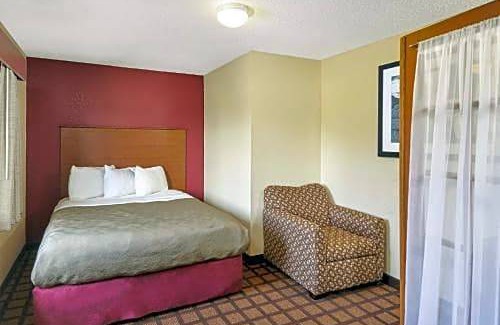 Burlington Hotel | AmericInn by Wyndham Burlington