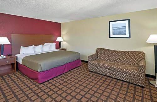 Burlington Hotel | AmericInn by Wyndham Burlington
