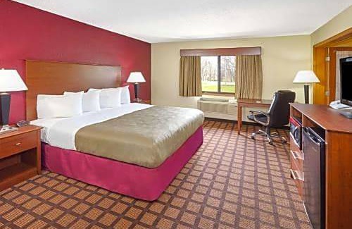 Burlington Hotel | AmericInn by Wyndham Burlington