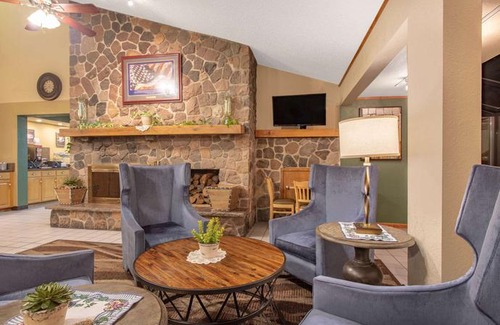 Chippewa Falls Hotel | AmericInn by Wyndham Chippewa Falls