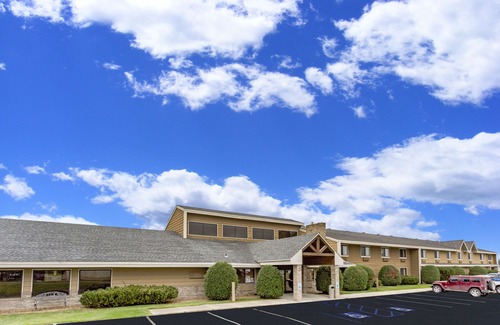 Dickinson Hotel | AmericInn by Wyndham Dickinson