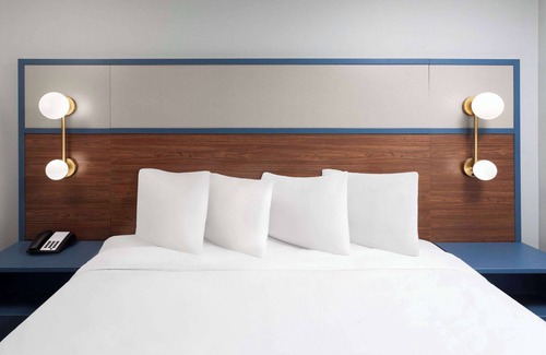 Eagle River Hotel | AmericInn by Wyndham Eagle River Downtown