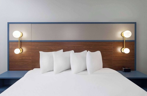 Eagle River Hotel | AmericInn by Wyndham Eagle River Downtown