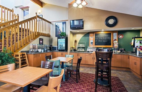 Ham Lake Hotel | AmericInn by Wyndham Ham Lake