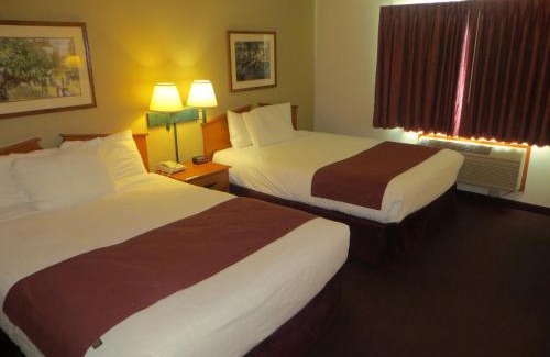 Manitowoc Hotel | AmericInn by Wyndham Manitowoc