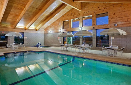 Chanhassen Hotel | AmericInn by Wyndham Chanhassen