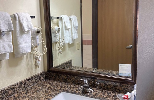 Grundy Center Hotel | AmericInn by Wyndham Grundy Center