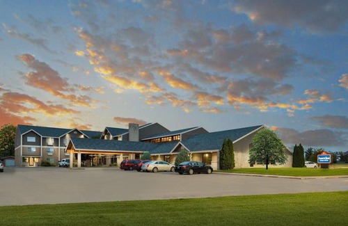 Valley City Hotel | AmericInn by Wyndham Valley City Conference Center