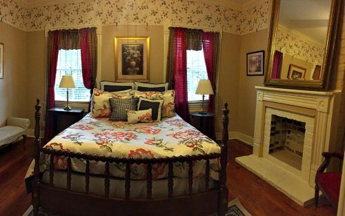 Historic Downtown Savannah Bed & Breakfast | Amethyst Garden