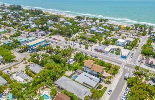 Anna Maria House | Ami-1 Block 2 Beach, Big Heated Pool, Sleeps8
