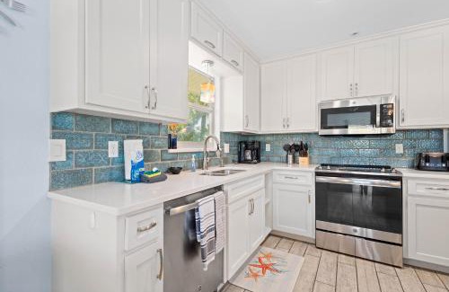 Anna Maria House | Ami-1 Block 2 Beach, Big Heated Pool, Sleeps8