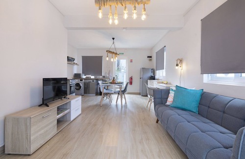 Bain Boeuf Apartment | AMIS Monica - Two Bedroom Apartment, Sleeps 6