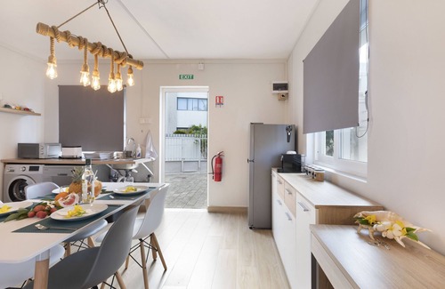Bain Boeuf Apartment | AMIS Monica - Two Bedroom Apartment, Sleeps 6