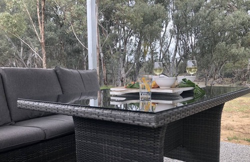 Moama House | Ammia Bend - 6 Bedrooms -Right on the Murray- Sleeps 12 Guests.