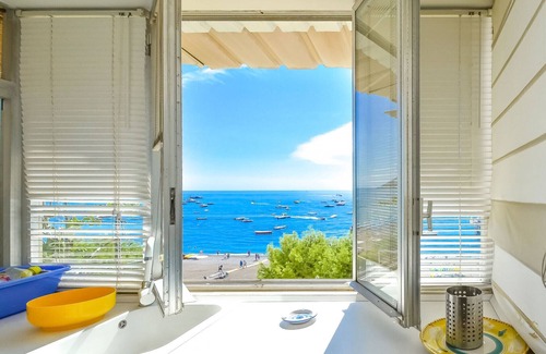 Positano City Centre Ski Chalet | AMORE RENTALS - Casa Raffi with Sea View on Positano Beach