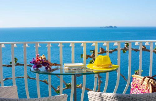 Arienzo Villa | Amore Rentals - Villa Le Sirene