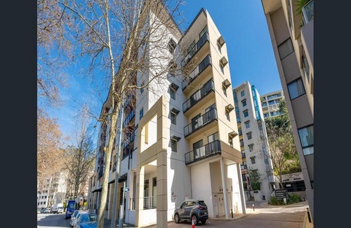Perth Central Business District Apartment | Ample Luxury Apartment